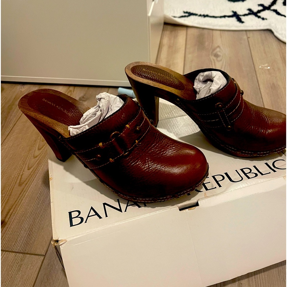 Banana Republic clog heels